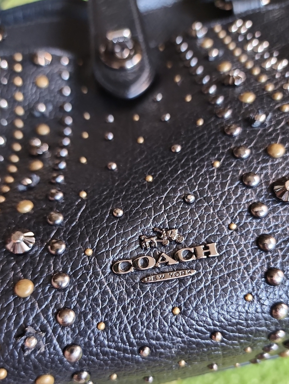 Coach Mercer Stachel With Rivets - Picture 5 of 16